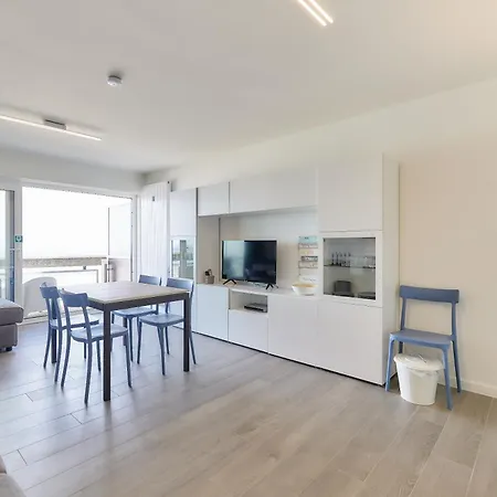 Lecomte - Beachside Escape 128 Апартаменти *