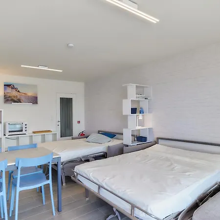 Lecomte - Beachside Escape 128 * Ostend